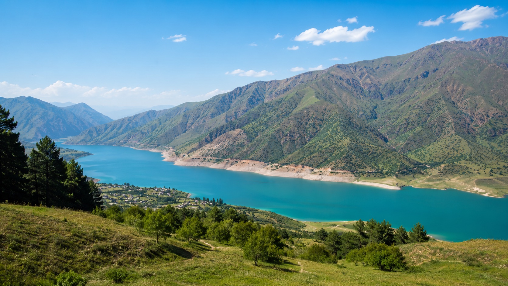 Предгорные долины, водохранилища, сады, промышленные города и населённые пункты Ташкентской области